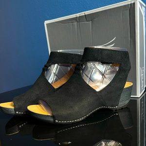 DANSKO TAYLIN BURNISHED SUEDE SIZE 39 NEW IN BOX IN ORIGINAL PACKAGING